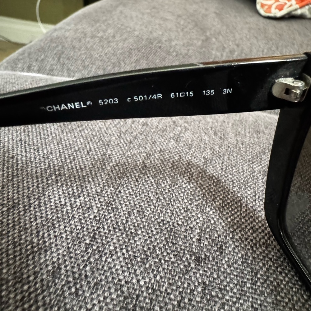 🌸SOLD🌸 CHANEL Elegant Black Sunglasses - Picture 3 of 8